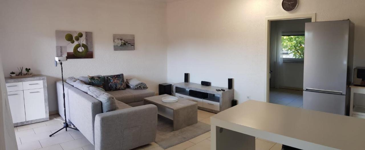 Easystay#4 Home Cinema Ferienwohnung In Kliniknaehe Mit Balkon, Boxspringbett & Netflix Bad Oeynhausen Eksteriør bilde