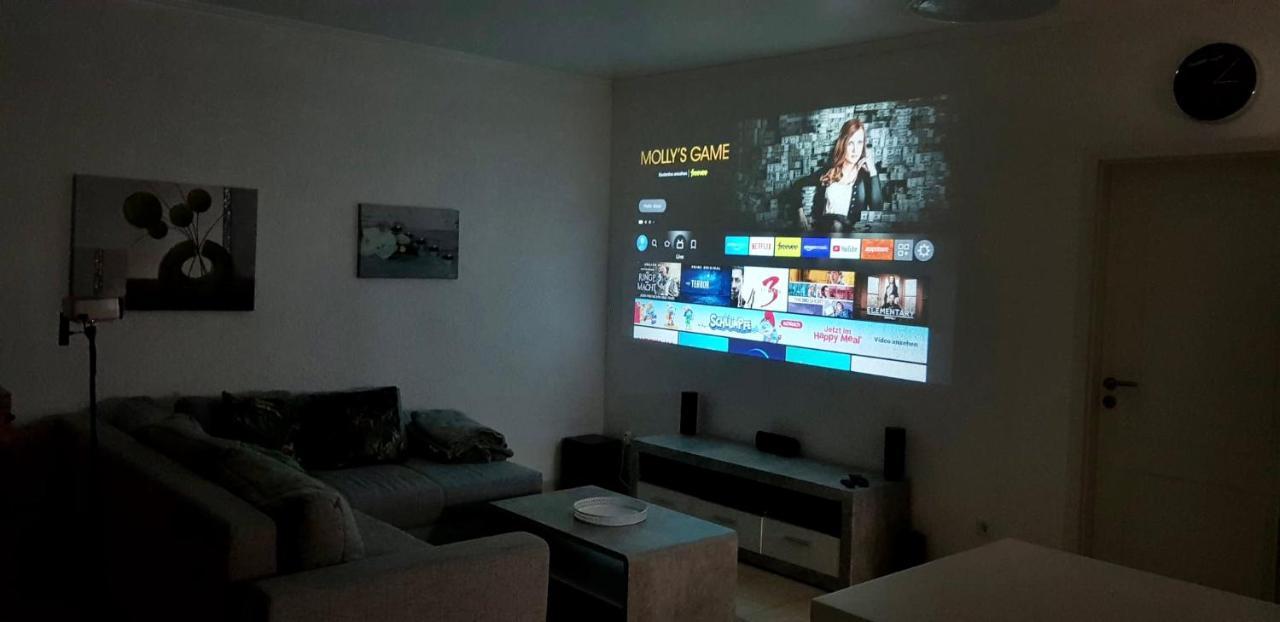 Easystay#4 Home Cinema Ferienwohnung In Kliniknaehe Mit Balkon, Boxspringbett & Netflix Bad Oeynhausen Eksteriør bilde