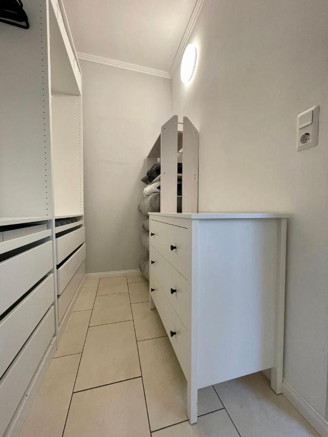 Easystay#4 Home Cinema Ferienwohnung In Kliniknaehe Mit Balkon, Boxspringbett & Netflix Bad Oeynhausen Eksteriør bilde