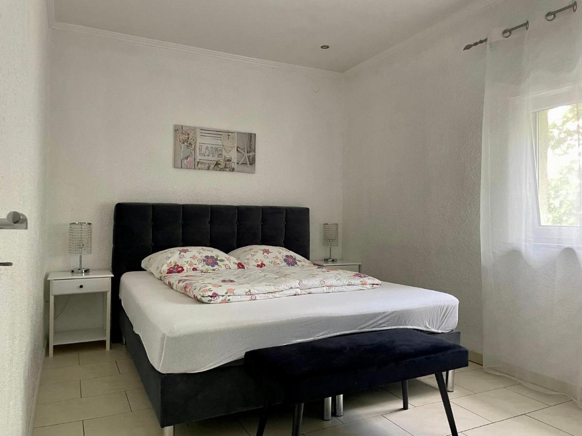 Easystay#4 Home Cinema Ferienwohnung In Kliniknaehe Mit Balkon, Boxspringbett & Netflix Bad Oeynhausen Eksteriør bilde